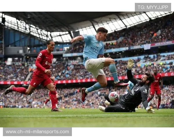 主场球迷助威成关键力量球队在欧冠鏖战中力克强敌拿下关键三分 主场球迷助威成关键力量球队在欧冠鏖战中力克强敌拿下关键三分