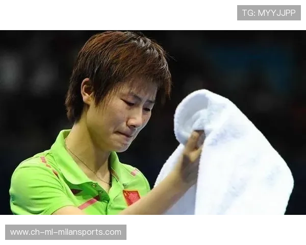 网球擦边球惊险得分：场上瞬间的极致瞬间