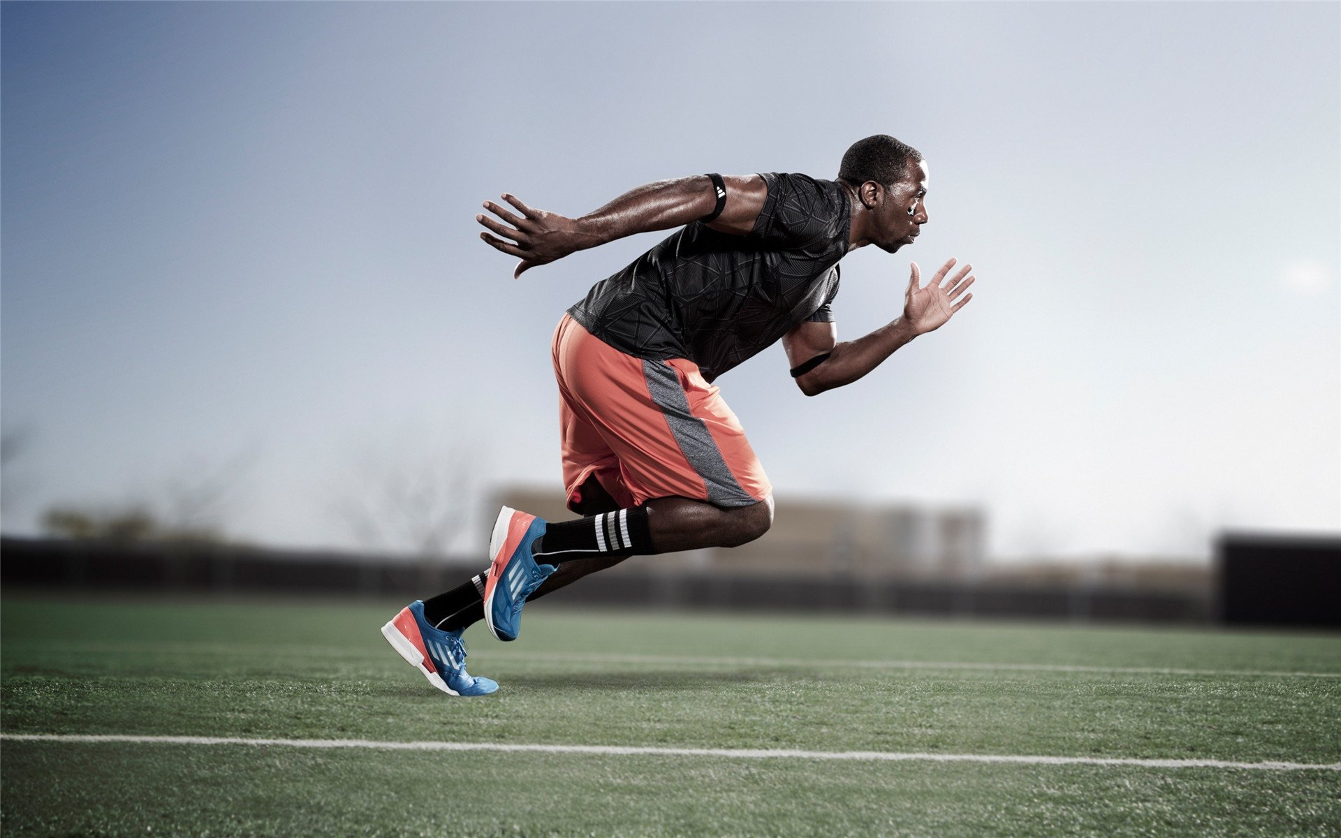 女子篮球注重培养控球后卫发展战术核心，篮球后卫控球训练