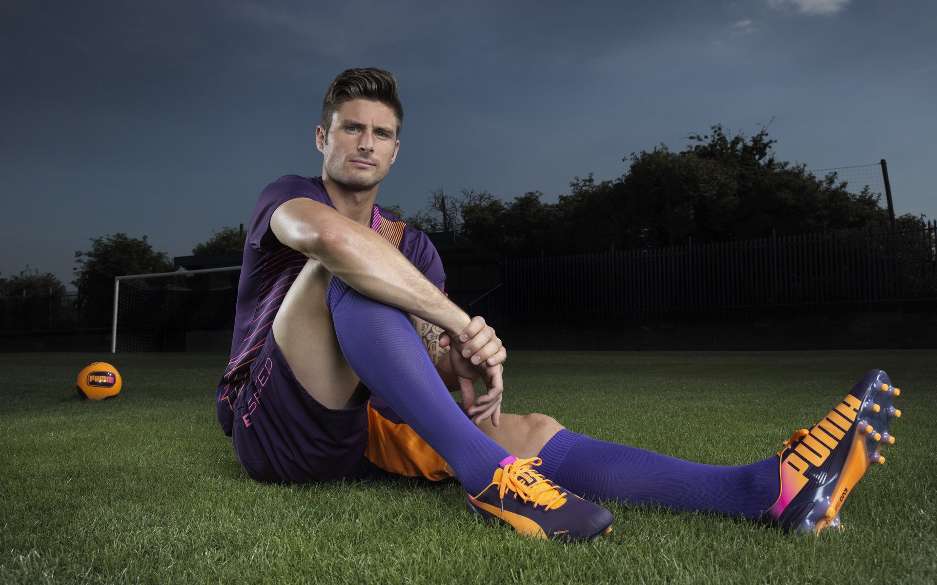 球场夜间观赛区安全灯光布局优化与节能策略，球场灯光刺眼怎么办